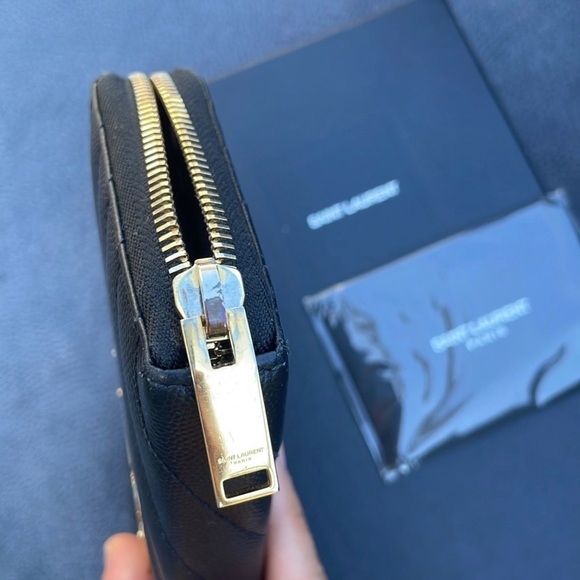 Authentic YSL Yves Saint Laurent black Zippy wallet - Picture 14 of 14